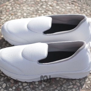 Sepatu Slip-On Bahan Mesh Ringan dan Nyaman Warna Putih Ukuran 36-43