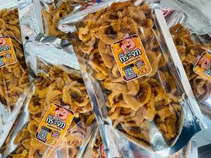 หมูกระจก เมืองแพร่ ขนาด180กรัม กรอบ อร่อย เคี้้ยวเพลิน ไม่แข็ง ไม่เหม็นหืน ไม่ใส่สารกันเสีย กรอบนาน