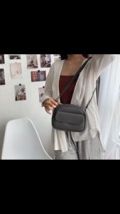 Tas Wanita Selempang Bahan Kulit PU Premium Terbaru Tahun 2023 / Tas Slingbag Wanita Viral Terdapat 2 Ruang Muat HP Bisa Cod - Tali Bisa Di sesuaikan - FREE GANTUNGAN