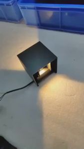 Đèn Tường LED Đen Hiện Đại Hình Khối Chiếu Sáng Lên Xuống Ánh Sáng Ấm Áp Hai Chùm Tia Dùng Cho Ngoài Trời Hiên Nhà Ban Công Sân Vườn Trang Trí Nhà Cửa Chống Nước