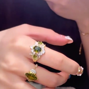 Nicedays🍒Cincin Gaya Istana Vintage yang Indah/Cincin Ceruk Mewah Ringan/Cincin Terbuka Hijau Zaitun untuk Wanita