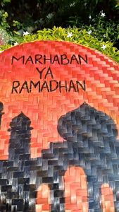 Lukisan Tampah Anyaman Motif Masjid Dekorasi Gantung Ramadhan dari Tampah Bambu