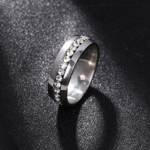 แหวนไทเทเนียมเหล็กสีสันคู่รักเครื่องประดับแฟชั่นไม่ซีดจางเต็มไปด้วยเพชร เรียบง่าย แหวนบุคลิกภาพสําหรับผู้ชาย