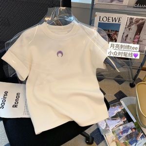 เสื้อยืดแขนสั้นผ้าฝ้ายแท้ปักลายดวงจันทร์สำหรับผู้หญิง ฤดูร้อน 2025 ดีไซน์ใหม่ เสื้อตัวบนทรงหลวม สไตล์เกาหลี ปกติ