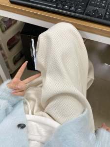 กางเกงขายาวทรงหลวมเอวสูงสำหรับผู้หญิง กางเกงขายาวทรงตรงลายหัวเข็มขัดสีขาวเทา กางเกงขายาวทรงหลวมสำหรับฤดูใบไม้ร่วงและฤดูหนาว