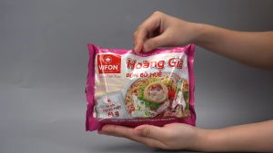 [THÙNG 18 GÓI] - VIFON - Bún Hoàng Gia hương vị Bún Bò Huế (có thịt thật) (120g/gói) - Bún Bò Huế ăn liền Bún Bò Huế Hoàng Gia