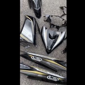 COVERSET HONG LEONG YAMAHA HLY / VELOZI LC LC135 V2 V3 V4 V5 V6 V7 HITAM PURBA DESIGN STRIPE SIAP TAMPAL FREE EMBLEM