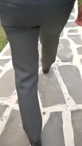 Celana Kerja Ankle Pants: Celana Bahan Kerja Kantor yang Nyaman