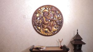 ลายช้างพระพิฆเนศ แผ่นไม้แกะสลักบนผนัง ผนังตกแต่งด้วยไม้กระดานแกะสลักทรงกลม ไม้สักแกะสลัก ตกแต่งโรงแรม ตกแต่งร้านกาแฟ