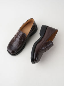 Comfortable Lamb Skin Flat Heel Womens Shoes 2025 New Style Chunky Sole Loafers Commuter Friendly Ladies Footwear Spring Season