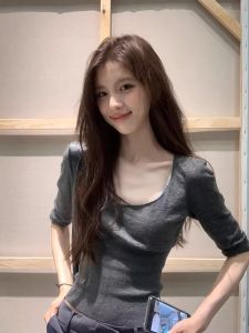 Áo Thun Nữ Tay Ngắn Cổ Chữ U Ôm Vừa Vặn Mùa Hè Mới Cao Cấp Ngọt Ngào Giảm Tuổi Tác Đa Năng Thường Ngày