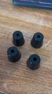 Cao su vắt sổ máy TRẦN ĐÈ CẠNH VÁT (bộ 4 cái) được dùng trong ngành may mặc