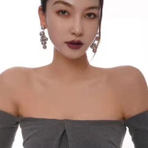 ต่างหูลูกปัดโลหะสีเงิน ต่างหูรูปองุ่นขนาดใหญ่ ดีไซน์เก๋ไก๋ ต่างหูแบบจี้เงิน ต่างหูแบบจี้ทองแดง ต่างหูแบบจี้โลหะผสม