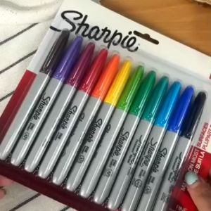 Sharpie (ชาร์ปี้) Twin Tip ปากกามาร์คเกอร์ Permanent Marker ปากกากันน้ำ ปากกาเขียนแผ่นพลาสติก แบบ 2 หัว หมึกแห้งเร็ว