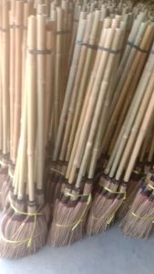 ไม้กวาดทางมะพร้าว 90ซม. หนาตัดปลาย ราคาขายส่งหน้าร้าน