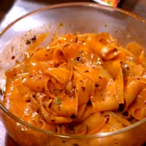 Mie Lebar Akuan  - Akuan SiChuan Wide Noodle 105-120g 阿宽红油面皮