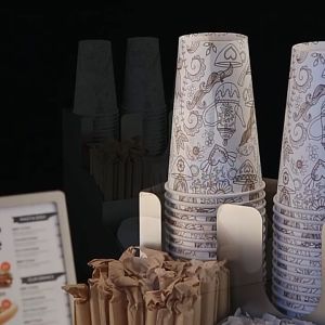 ชั้นวางแก้วอเนกประสงค์มีหลายช่อง/ที่คว่ำแก้วอะคริลิค/สีดำ/ใช้ในร้านชานมงานจัดเลี้ยง