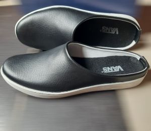 SEPATU SENDAL SELOP.BUSTOM PRIA.SEPATU SLOP BUSTOM BUAT PRIA KEREN DAN TRENDI.SEPATU SENDAL SLOP BUSTON COCOK UNTUK DI PAKAI UNTUK FORMAL MAUPUN NON FORMAL