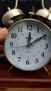 Classic Silent Double Bells Quartz Movement Bedside Table Retro Mini Alarm Clock (Silver)