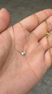 Kalung Titanium Wanita Sederhana Sehari-hari dengan Liontin Berlian