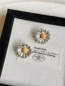 Handmade Sweet Petal Earrings for Women No Piercing Clip-On Daily Commute Versatile Ear Jewelry Fresh out Fashion Accessories