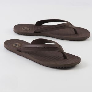 Sendal Jepit Karet Pria Kuat Camou Bali Sands Keren Anti Licin Tahan Lama Cokelat\\n\\n Pendahuluan\\n\\n Apa Itu Sendal Jepit Karet Pria?\\n\\nSendal jepit karet pria adalah sepatu yang populer di kalangan pria karena desainnya yang sederhana dan nyaman digunakan. Biasanya terbuat dari bahan karet yang tahan lama dan anti licin, sendal ini cocok untuk berbagai kebutuhan dan aktivitas.\\n\\n Mengapa Memilih Sendal Jepit Karet Pria Camou Bali Sands?\\n\\nSendal jepit karet pria Camou Bali Sands merupakan pilihan yang tepat untuk pria yang mencari sendal jepit keren dan tahan lama. Dengan desain stylish dan berbagai pilihan warna, sendal ini dapat memenuhi kebutuhan dan preferensi Anda.\\n\\n Keunggulan Sendal Jepit Karet Pria Camou Bali Sands\\n\\n Kualitas Material Anti Licin & Tahan Lama\\n\\nSendal jepit karet pria Camou Bali Sands terbuat dari bahan karet berkualitas tinggi yang tahan lama dan anti licin. Bahan ini memastikan kenyamanan dan keamanan saat Anda berjalan di berbagai permukaan.\\n\\n Desain Stylish & Nyaman\\n\\nSendal jepit karet pria Camou Bali Sands memiliki desain stylish yang cocok untuk berbagai acara dan aktivitas. Desainnya yang nyaman memastikan Anda dapat bergerak bebas tanpa merasa terganggu.\\n\\n Berbagai Pilihan Warna\\n\\nSendal jepit karet pria Camou Bali Sands tersedia dalam berbagai pilihan warna, termasuk cokelat yang populer. Anda dapat memilih warna yang sesuai dengan gaya dan preferensi Anda.\\n\\n Cara Memilih Sendal Jepit Keren untuk Pria\\n\\n Pertimbangkan Kebutuhan & Aktivitas\\n\\nPertimbangkan kebutuhan dan aktivitas Anda saat memilih sendal jepit keren untuk pria. Misalnya, jika Anda sering berjalan di permukaan yang licin, pilih sendal jepit dengan bahan anti licin.\\n\\n Perhatikan Kualitas Material\\n\\nPerhatikan kualitas material sendal jepit yang akan Anda beli. Bahan berkualitas tinggi akan memberikan kenyamanan dan tahan lama.\\n\\n Cek Desain & Kesan Stylish\\n\\nPastikan desain sendal jepit yang Anda pilih sesuai dengan gaya dan preferensi Anda. Desain stylish akan membuat Anda terlihat keren dan percaya diri.\\n\\n Tips Memakai & Merawat Sendal Jepit Pria\\n\\n Cara Memakai Sendal Jepit dengan Benar\\n\\nPastikan Anda memakai sendal jepit dengan benar untuk memaksimalkan kenyamanan dan keamanan. Ikuti instruksi yang disertakan dalam paket sendal jepit Anda.\\n\\n Tips Merawat Sendal Jepit Agar Tahan Lama\\n\\nUntuk menjaga sendal jepit Anda tetap tahan lama, pastikan untuk membersihkannya secara rutin dan menyimpannya di tempat yang aman. Hindari merendam sendal jepit dalam air atau mencucinya dengan mesin cuci.\\n\\n Cara Menjaga Kebersihan Sendal Jepit\\n\\nJaga kebersihan sendal jepit Anda dengan membersihkannya secara rutin. Gunakan sabun ringan dan air hangat untuk membersihkan sendal jepit Anda. Setelah itu, keringkan sendal jepit di tempat yang teduh dan tidak langsung terkena sinar matahari.\n}