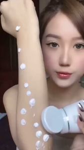 Body lotion MASKIN Lotion pemutih badan Pelembab parfum pelembab yang halushalus MASKIN Whitening Body Lotion Full Body Fragrance Fragrance Pelembab Perawatan Jerawat Lembut Halus 200ML