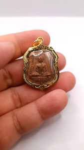 K280  เหรียญเสมา หลวงพ่อโสธร วัดโสธร เนื้อทองแดง ปี 2460 หลังยันต์ เลี่ยม กรอบพระ ไมครอนทอง ขนาด 4x3 ซม. วัดโสธรฉะเชิงเทรา