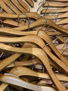 Anti-Slip Wooden Clothes Hangers for Children And Womens Clothing Stores Walnut Color Real Wood Construction Clothes Drying Hangers