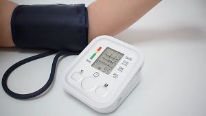 เครื่องวัดความดันโลหิต เครื่องวัดความดัน มีการรับประกัน เสียงพูดไทย วัดความดันพกพา การวัด1ปุ่ม ความดันโลหิต อัตราการเต้นของหัวใจ เกรดทางการแพทย์ ของแท้100% หน้าจอดิจิตอล