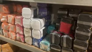 Tempat Sampah Mobil Lapis Kulit: Aksesoris Mobil Berkualitas