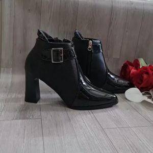 [ẢNH THẬT] Boots thời trang nữ da bóng phối vân ROSATA RO603 - 8p - HÀNG VIỆT NAM - BKSTORE