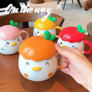 Cốc Sứ Chú Vịt May Mắn Đội Nón Dễ Thương - Ly Sứ Quà Tặng Cặp Đôi Có Nắp Và Muỗng