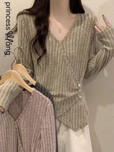 WANGGONGZHU | Plus Size V-Neck Long Sleeve T-Shirt Womens Autumn New Irregular Shoulder Slimming Fashion Top Design Sensation Small Audience