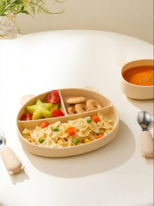Beeshum | Divided Adhesive Bear-themed Childrens Dish