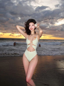 เรียบหรู Hollow Out One Piece ชุดว่ายน้ำ สําหรับผู้หญิง Thermal Vacation เซ็กซี่ พรางหุ่น Triangle ดีไซน์ ลำลอง ชุดว่ายน้ํา By Tagkita