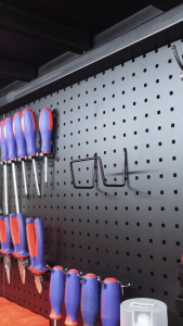 เปิดตัว: ฮุกเหล็ก Multi Hook ร่วมกับ Pegboard สำหรับติดตั้งง่ายแข็งแรง - สินค้าพร้อมส่ง