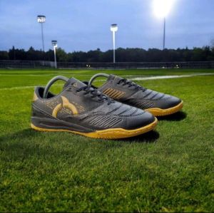 sepatu olahraga futsal Ortuseight jogosala crusher