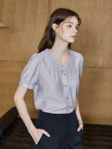 KUHNMARVIN | Áo Nữ Slimming V-Neck Ruffle Tay Ngắn Sọc Tím