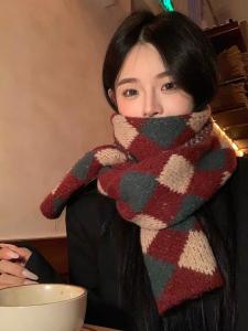 ผ้าพันคอถักนิตติ้งหนาสีแดงสำหรับฤดูหนาว ผ้าพันคอแบบอเนกประสงค์สำหรับนักเรียน ผ้าพันคอแบบเกาหลี ผ้าพันคอแบบทันสมัย ​​สำหรับผู้ชายและผู้หญิง