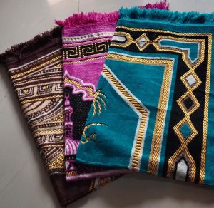 sajadah bulu beludru sajadah emirat turkey turki  murah tebel ukuran besar dewasa 70 x 110