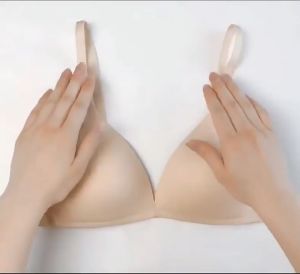 บราไร้โครง มีฟองดันทรงในตัว ผ้านุ่มใส่สบายมาก oo99