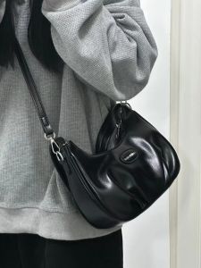 Trendy Korean PU Leather Shoulder Crossbody Bag for Women Folded Underarm New Moon Bag Soft Surface Zipper Closure Solid Color