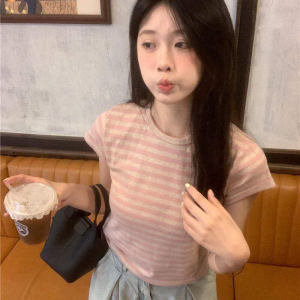 เสื้อยืดแขนสั้นผู้หญิง ทรงเข้ารูป สไตล์ลำลอง ลายทาง คอกลม แฟชั่นฤดูร้อน 2025 เสื้อตัวบนทรงเข้ารูป