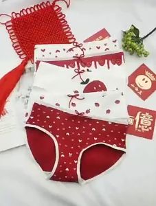 ALISA - Celana Dalam Wanita Import Mid Waist Motif Strawberry Imut
