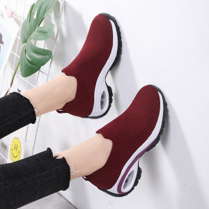 COD Fly Weave Leisure K-Fashion Sneakers For Women Slip On Comfortable Black Rubber Shoes For Lady Korean Breathable Sports Shoes