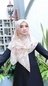 Jilbab segi empat wafle motif VAZA laser cut premium kerudung terkini khalisa scraf