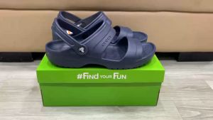 Giày dép crocs chuẩn xịn chống hôi chân nhựa đúc liền khối siêu bền đi mưa lội nước đi biển classic roomy fit màu xanh navy