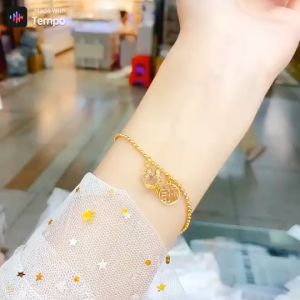 Vòng tay nữ  lắc tay nữ bi chất liệu titan mạ vàng 18k đính đá zircon