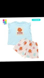 KiddeeCrew ชุดเซ็ทเด็กแขนขาสั้น ผ้าcotton เสื้อฟ้าลายดอกไม้ กางเกงครีมดอกไม้ เหมาะอายุ1ปีถึง12 ปี